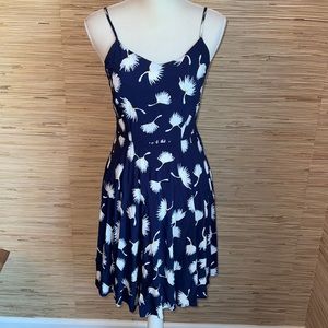 Old navy summer dress medium navy floral white yellow. EUC!